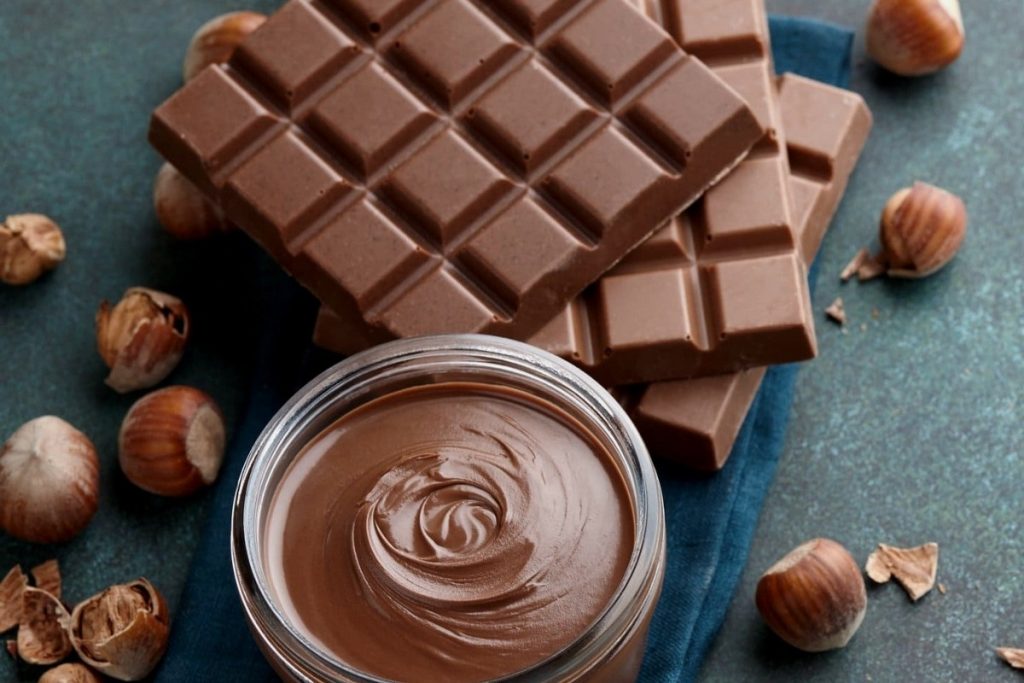 Mengenai tujuh alasan mengapa konsumsi cokelat berlebih tidak bermanfaat seperti yang terlihat dan tidak baik bagi untuk tubuh kita.