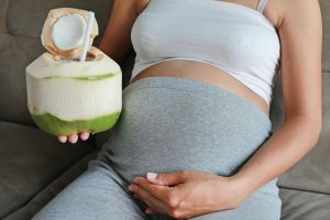 Artikel kali ini membahas mengenai beberapa manfaat air kelapa yang ternyata baik untuk tubuh terutama untuk ibu hamil.