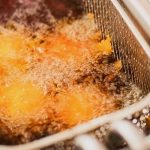 Artikel kali ini membahas mengenai beberapa tips menjaga makanan goreng agar tetap renyah lebih lama yang bisa Anda lakukan dirumah.