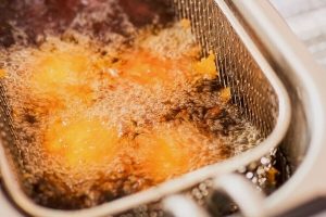 Artikel kali ini membahas mengenai beberapa tips menjaga makanan goreng agar tetap renyah lebih lama yang bisa Anda lakukan dirumah.