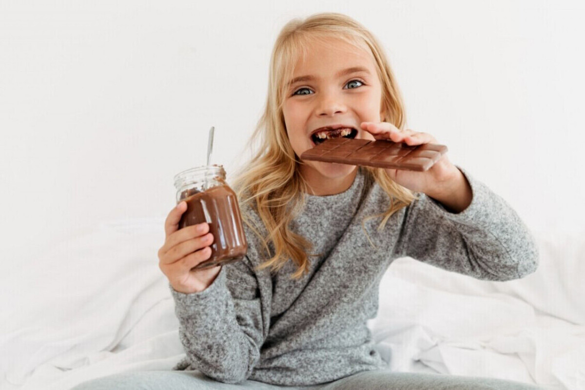 Penjelasan mengenai batas anak makan makanan manis yang diperbolehkan lengkap dengan pedoman konsumsi gula untuk anak dan dampaknya.