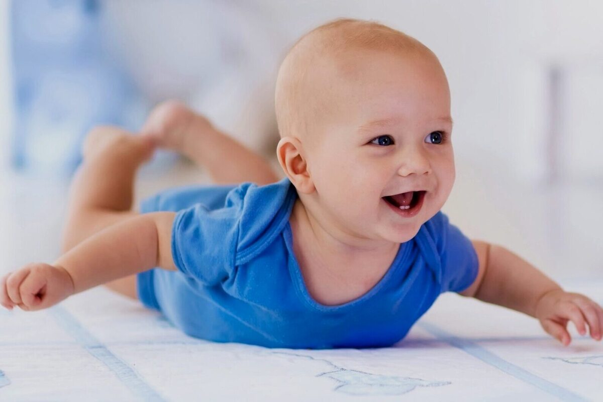Artikel mengenai empat latihan untuk bayi baru lahir yang dapat Anda lakukan untuk meningkatkan kekuatan, kelincahan, dan lainnya.