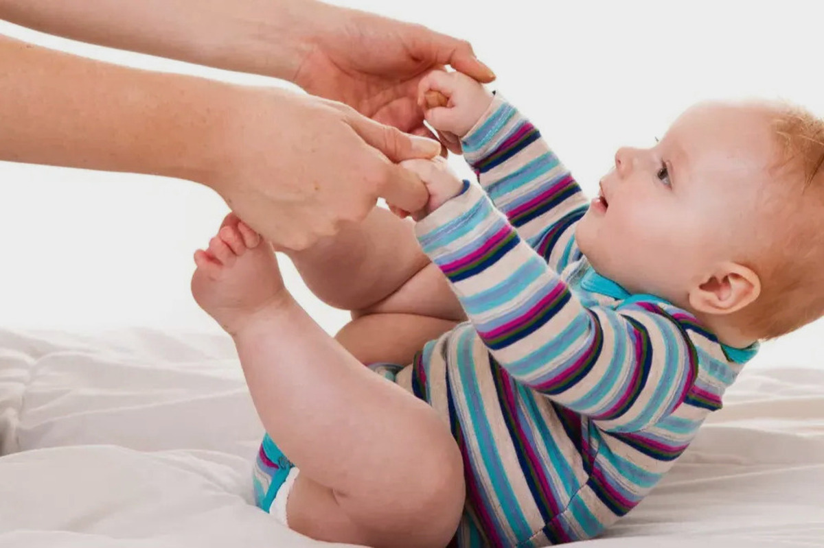 Sit up menjadi salah satu latihan untuk bayi yang direkomendasikan.