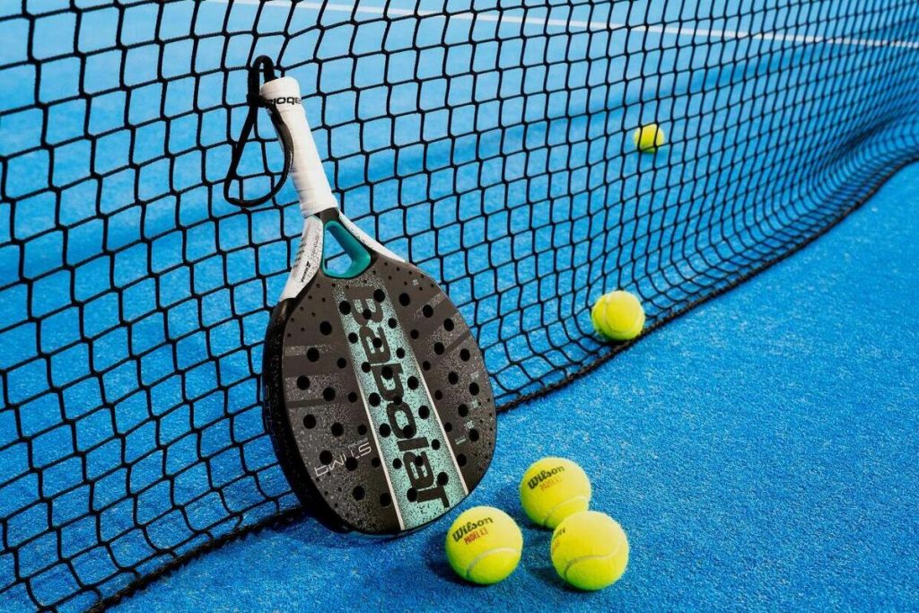 Artikel kali ini membahas mengenai beberapa tips padel untuk pemula yang perlu diperhatikan mengingat olahraga ini sedang sangat diminati.