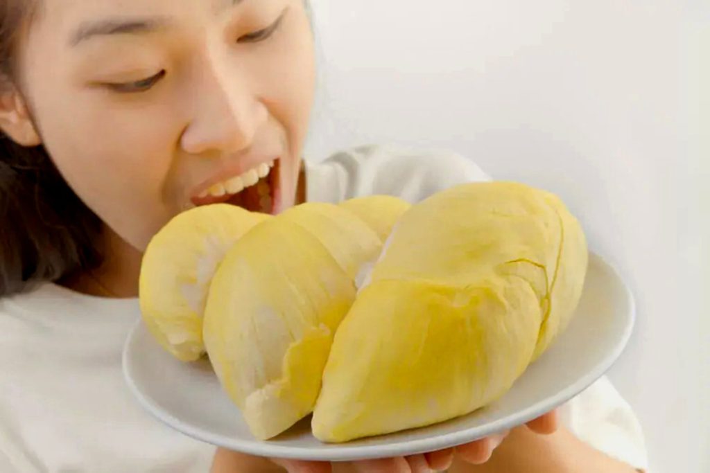 Artikel ini membahas mengenai berbagai cara mengonsumsi durian dengan aman tanpa membahayakan kesehatan yang bisa Anda praktekan.