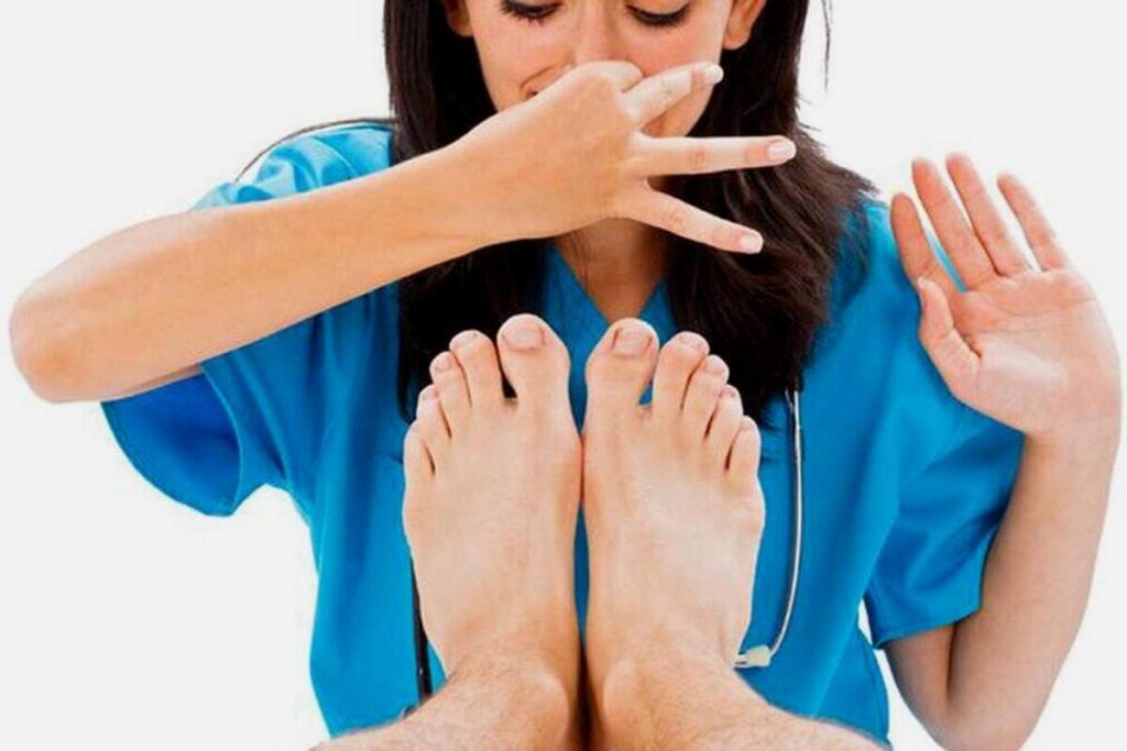 Artikel kali ini sangat penting karena membahas mengenai beberapa penyebab dan alasan kaki bau tidak sedap yang harus Anda perhatikan.