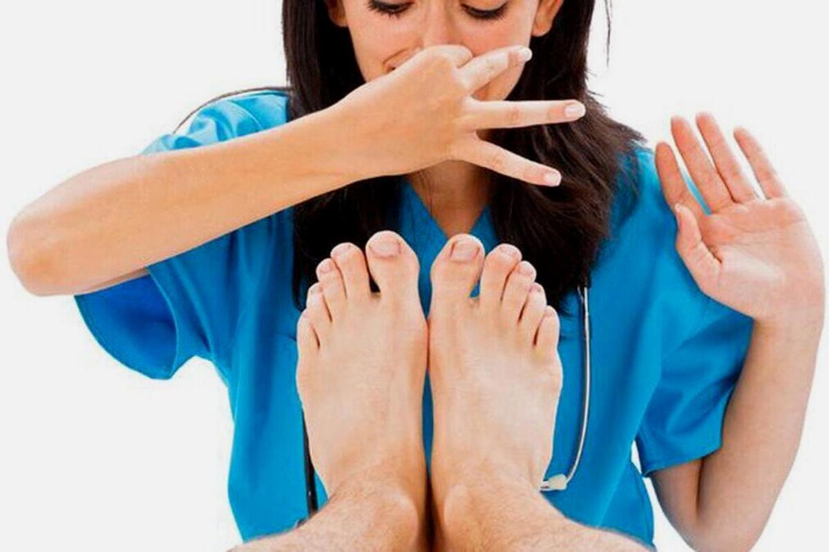 Artikel kali ini sangat penting karena membahas mengenai beberapa penyebab dan alasan kaki bau tidak sedap yang harus Anda perhatikan.