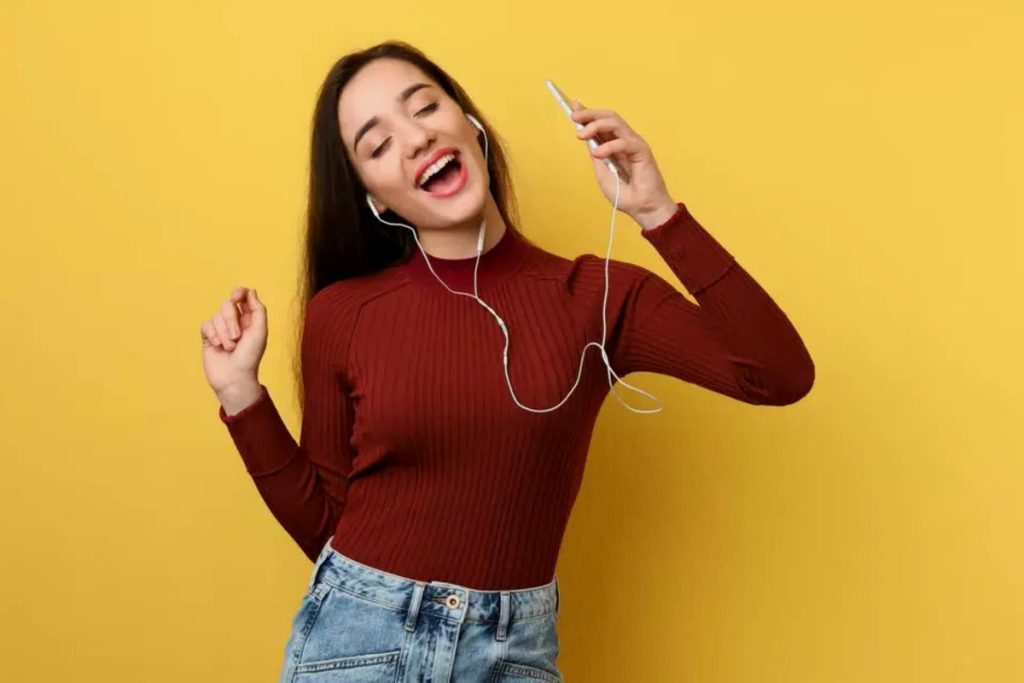 Artikel ini memberikan penjelasan mengenai beberapa manfaat lagu bahasa Inggris untuk belajar yang perlu dipahami.