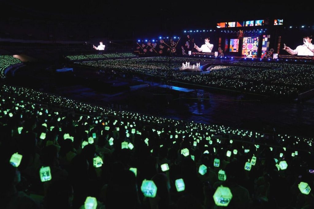 Artikel ini membahas mengenai beberapa tips menghadiri konser K-Pop di Korea.