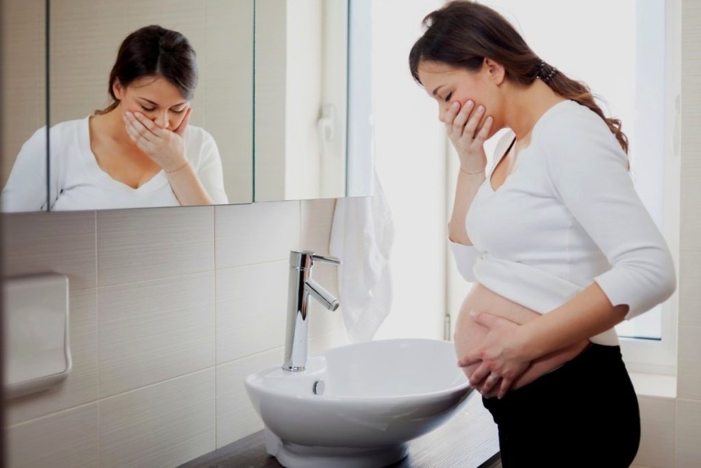 Pembahasan mengenai pengertian mual pagi saat kehamilan lengkap dengan beberapa tips untuk mengatasi mual pagi saat kehamilan.