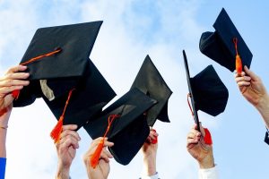 Artikel kali ini membahas mengenai beberapa cara dan juga tips menulis tesis dengan sukses untuk mahasiswa semester akhir.